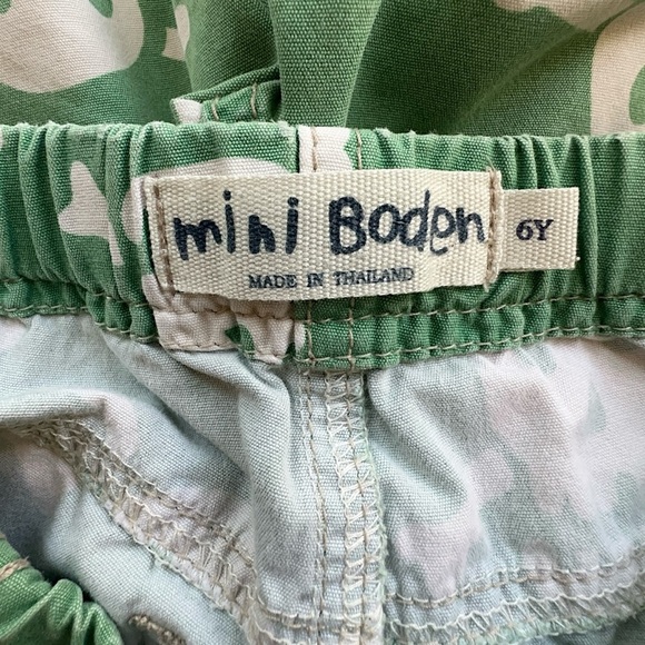 MINI BODEN | SKULL & CROSSBONES COTTON ADVENTURE SHORTS SOFT GREEN | 6Y - Picture 12 of 12